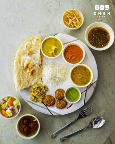 ताजे आणि चविष्ट जेवण